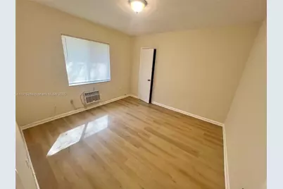 692 NE 85th St #8, Miami, FL 33138 - Photo 4