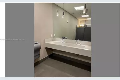 175 SW 7th St #1910, Miami, FL 33130 - Photo 8