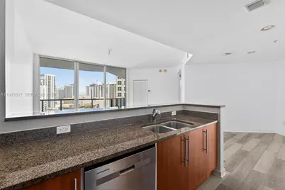 300 S Biscayne Blvd #T-2407, Miami, FL 33131 - Photo 14
