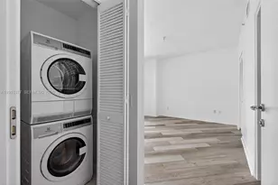 300 S Biscayne Blvd, Miami, FL 33131 - Photo 26