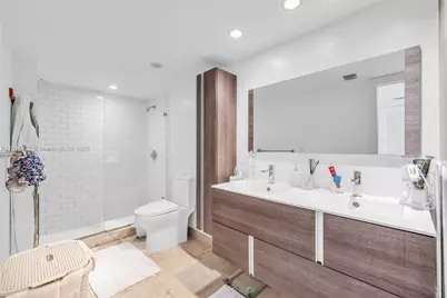 11 Island Ave #411, Miami Beach, FL 33139 - Photo 18