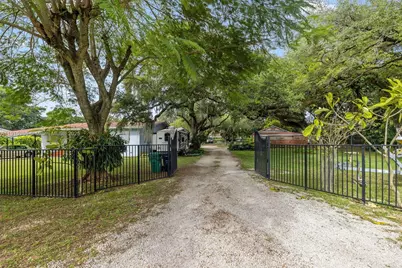 535 NW 90 St, El Portal, FL 33150 - Photo 24