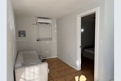 621 NW 19th Ave #Back, Miami, FL 33125 - Photo 2