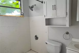 621 NW 19th Ave, Miami, FL 33125 - Photo 8