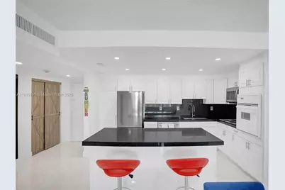 19390 Collins Ave #915, Sunny Isles Beach, FL 33160 - Photo 2