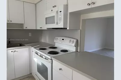 20200 NE 27th Ct #33, Aventura, FL 33180 - Photo 2