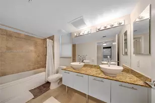 41 SE 5th St, Miami, FL 33131 - Photo 6