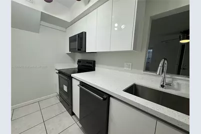 1060 Crystal Lake Dr #201, Deerfield Beach, FL 33064 - Photo 1