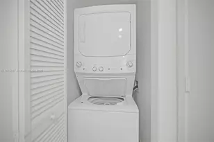 121 NE 34th St, Miami, FL 33137 - Photo 12