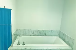 253 NE 2nd St, Miami, FL 33132 - Photo 10