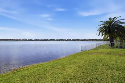 19372 NW 24th Pl, Pembroke Pines, FL 33029 - Photo 2