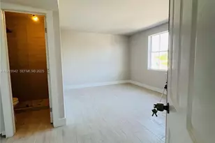 380 NW 85th Pl, Miami, FL 33126 - Photo 14