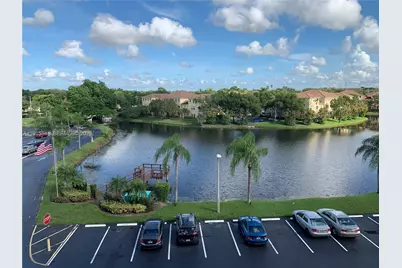 250 Jacaranda Dr #506, Plantation, FL 33324 - Photo 2
