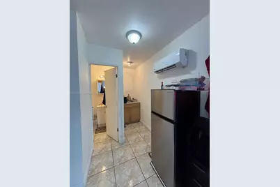 808 NW 75th St, Miami, FL 33150 - Photo 24
