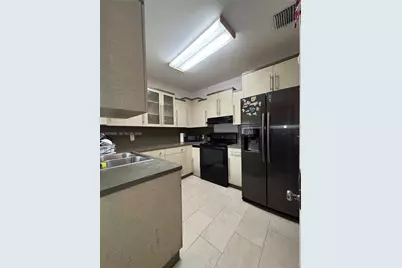 808 NW 75th St, Miami, FL 33150 - Photo 10