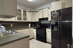 808 NW 75th St, Miami, FL 33150 - Photo 10