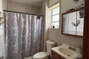 808 NW 75th St, Miami, FL 33150 - Photo 36