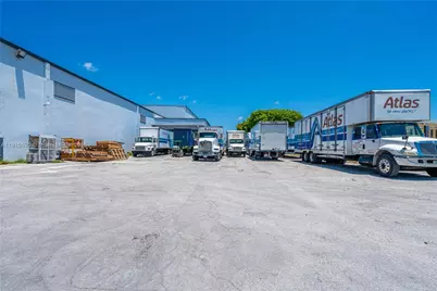 3353 NW 74th Ave, Miami, FL 33122 - Photo 6