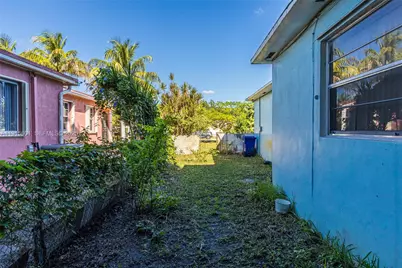 1264 NE 156th St, North Miami Beach, FL 33162 - Photo 24