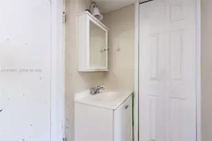 1264 NE 156th St, North Miami Beach, FL 33162 - Photo 18