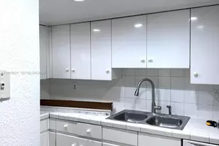 10090 NW 80th Ct, Hialeah Gardens, FL 33016 - Photo 6