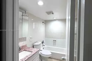 10090 NW 80th Ct, Hialeah Gardens, FL 33016 - Photo 10