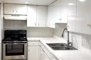 10090 NW 80th Ct, Hialeah Gardens, FL 33016 - Photo 8