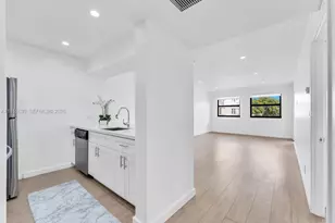 8160 Geneva Ct, Doral, FL 33166 - Photo 4