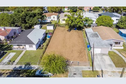 915 NW 44th St, Miami, FL 33127 - Photo 2