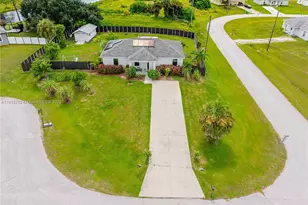 9012 S Indio Ct, Labelle, FL 33935 - Photo 1