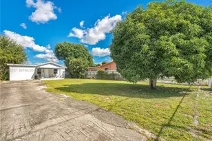 827 NW 114th St, Miami, FL 33168 - Photo 20