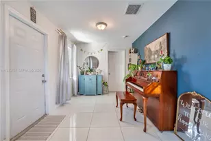 827 NW 114th St, Miami, FL 33168 - Photo 2