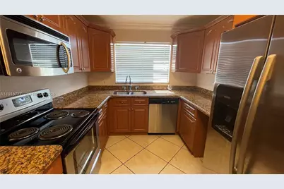 9113 Limetree Ln #170, Pembroke Pines, FL 33024 - Photo 1