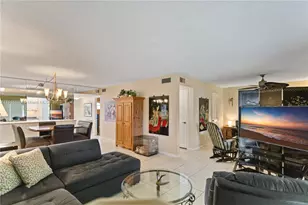 8940 S Hollybrook Blvd, Pembroke Pines, FL 33025 - Photo 14