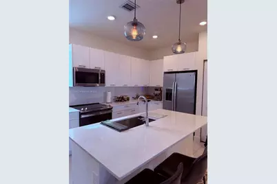 4624 NW 83rd Ave, Doral, FL 33166 - Photo 4