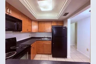 13920 Lake Placid Ct #B25, Miami Lakes, FL 33014 - Photo 2