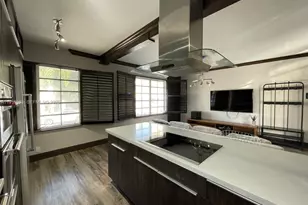 610 8th St, Miami Beach, FL 33139 - Photo 1