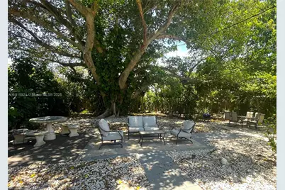 1211 NE 15th Ave #1, Fort Lauderdale, FL 33304 - Photo 1