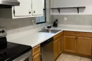 830 NE 199th St, Miami, FL 33179 - Photo 16