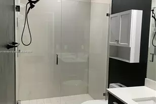 55 SW 9th St, Miami, FL 33130 - Photo 18