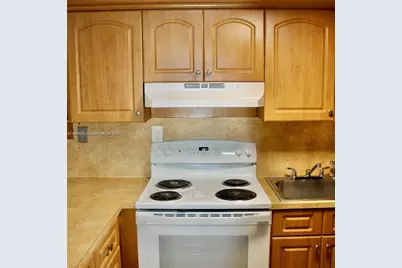 2079 W 54th Ter #29, Hialeah, FL 33016 - Photo 18