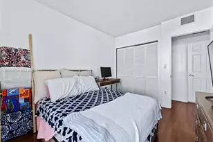 900 SW 8th St, Miami, FL 33130 - Photo 12