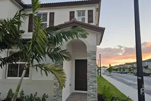 2618 SE 27th Ct, Homestead, FL 33035 - Photo 2