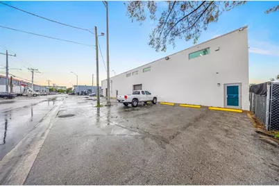 7550 W 2nd Ct, Hialeah, FL 33014 - Photo 2