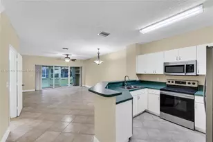 304 SW 120th Ave, Pembroke Pines, FL 33025 - Photo 2