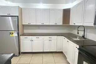 800 NE 199th St, Miami, FL 33179 - Photo 4