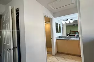 2811 NE 185th St, Aventura, FL 33180 - Photo 26