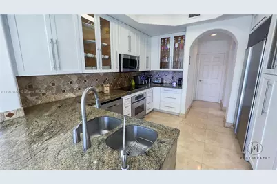 3024 NE 210th St, Aventura, FL 33180 - Photo 12