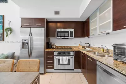 41 SE 5th St #510, Miami, FL 33131 - Photo 12