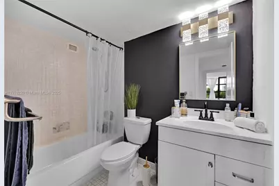 400 Leslie Dr #605, Hallandale Beach, FL 33009 - Photo 16